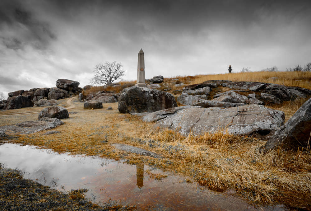 Image of an area known as Devil's Den on an overcast day on the Gettysburg Battlefield.