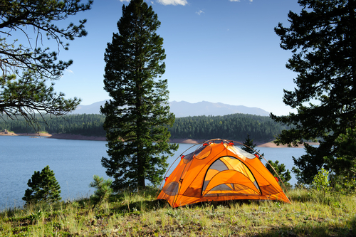 tent-near-lake