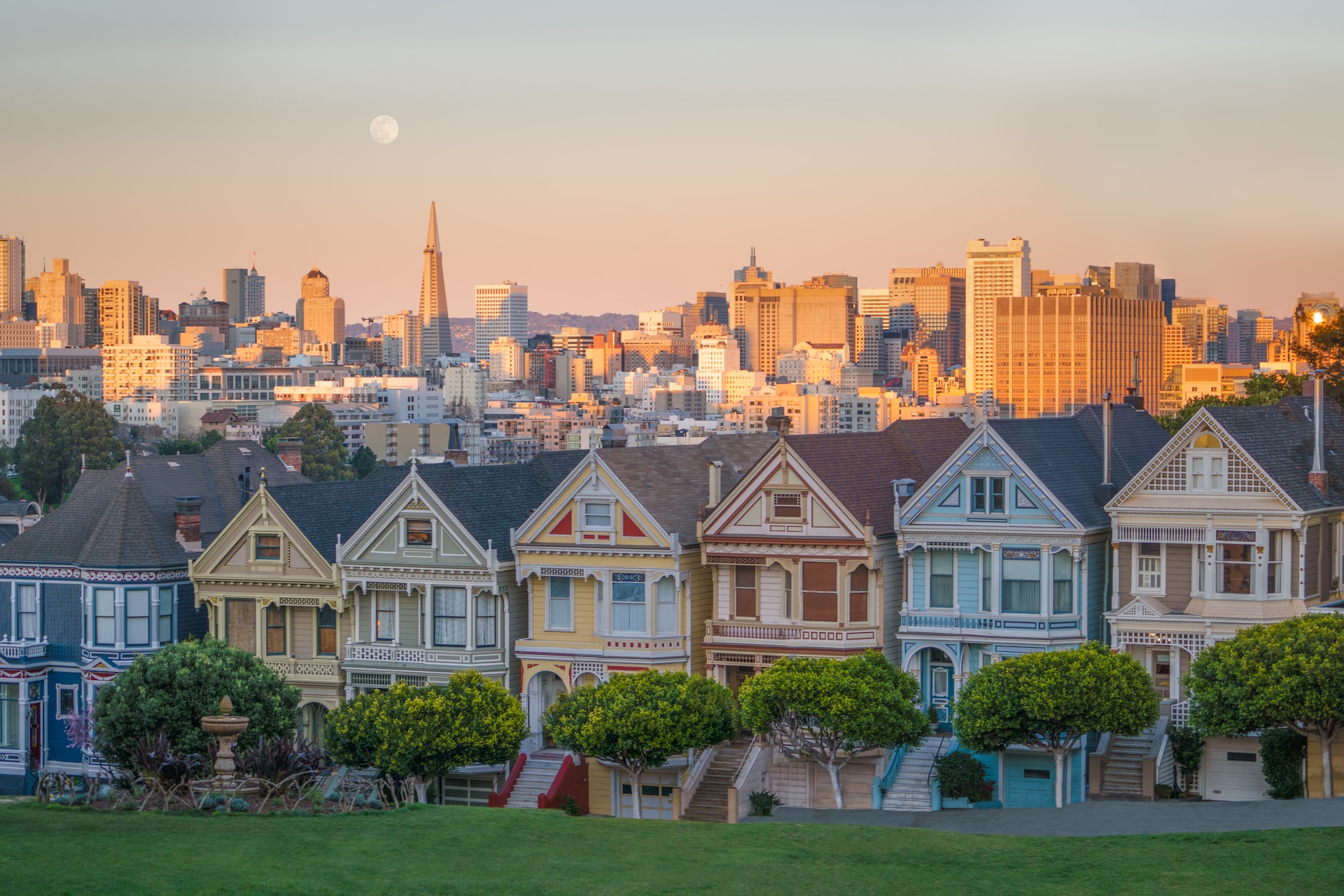 A setting moon above the famous Painted Ladies, adding even more beauty to this breathtaking San Francisco view.