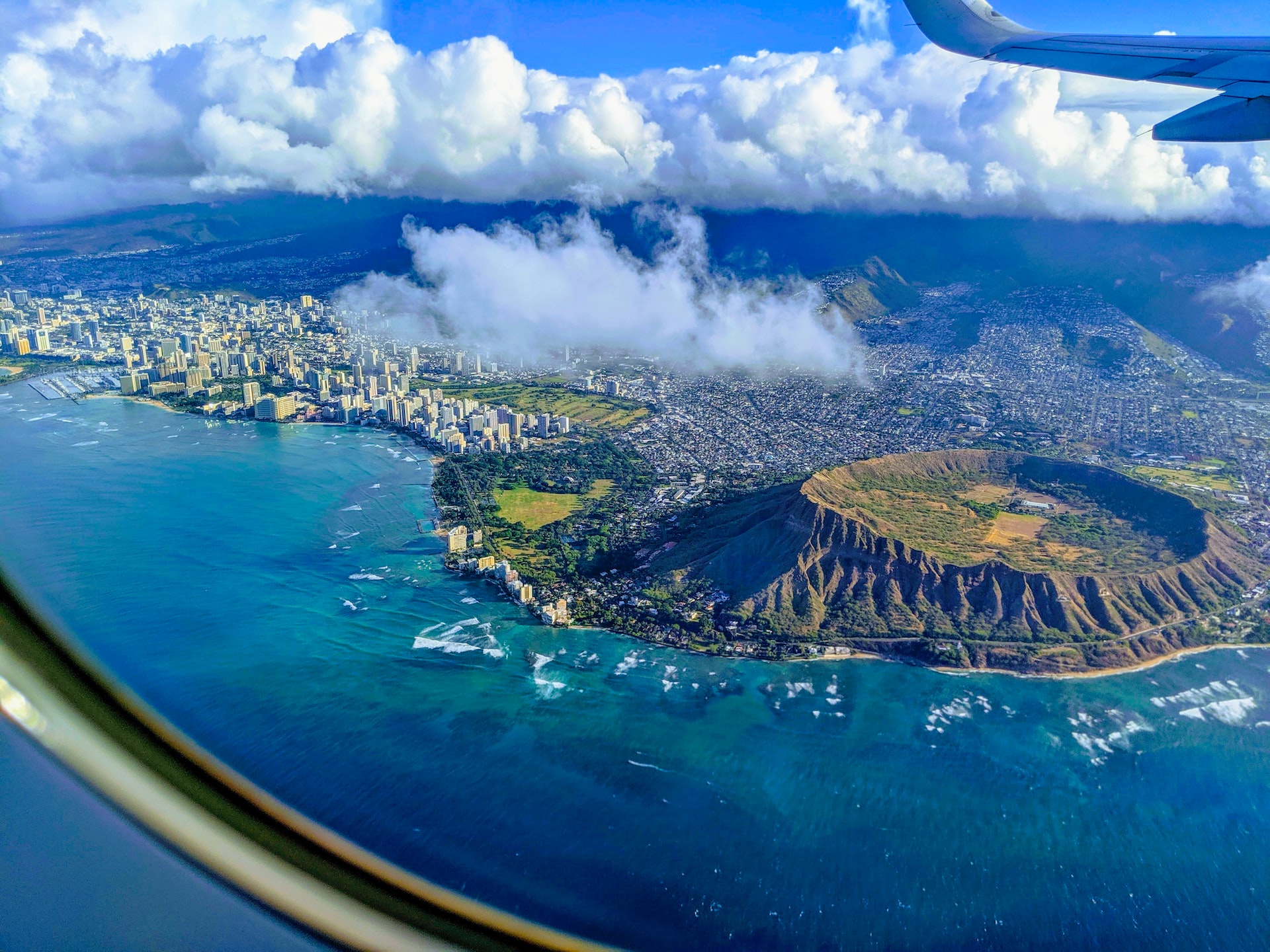 Honolulu as seen from a plane window.