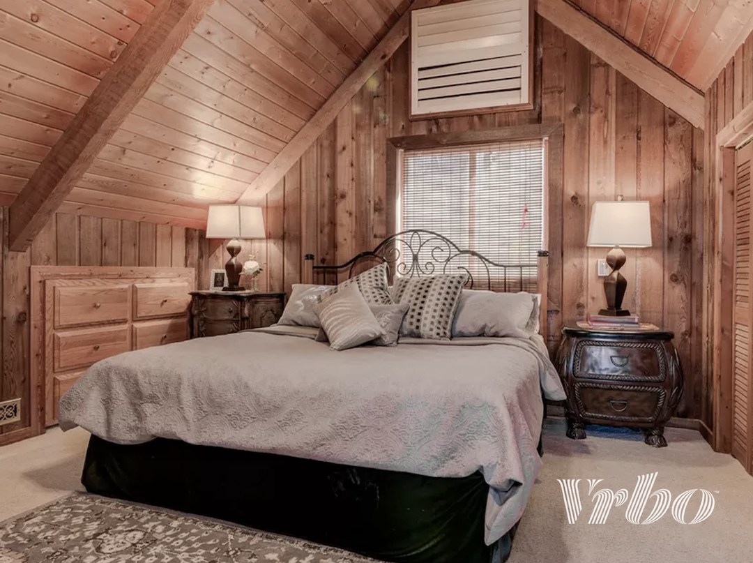 asheville-cabin-master-bedroom