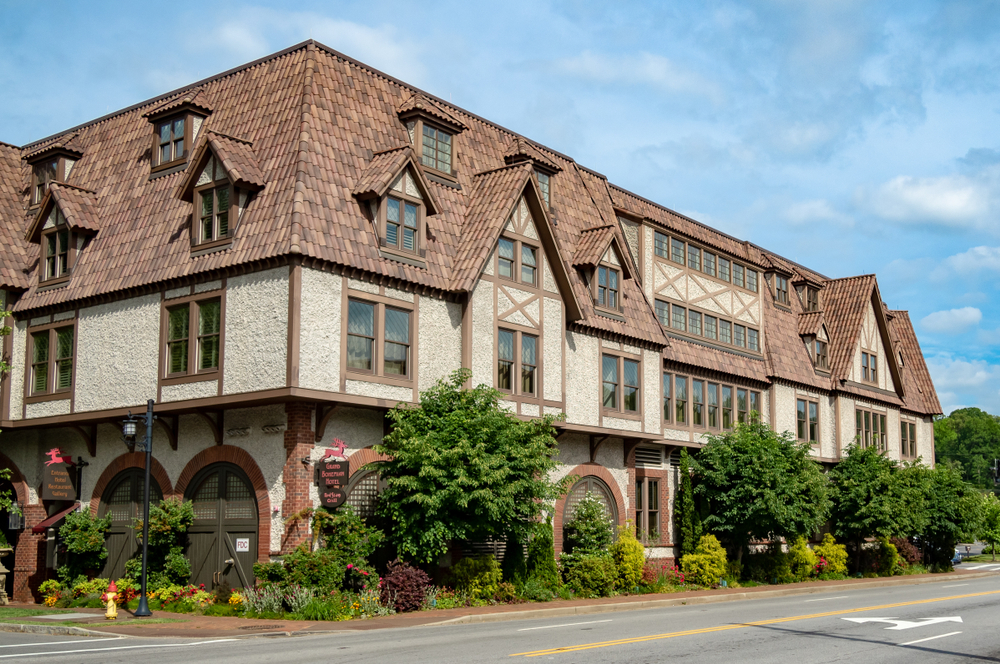 An old-style-looking hotel in Biltmore Village.