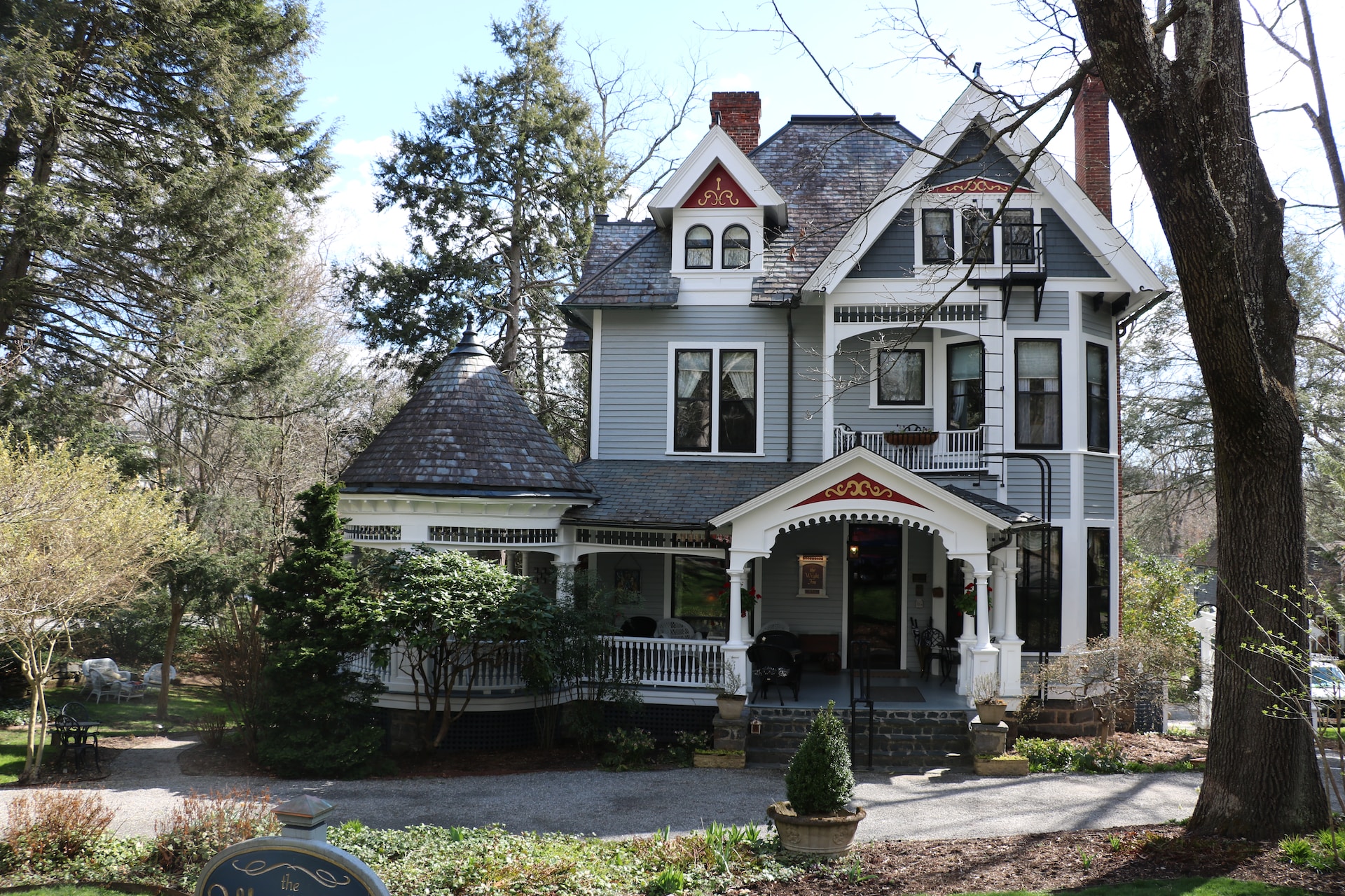 A charming bed and breakfast in Asheville, NC.