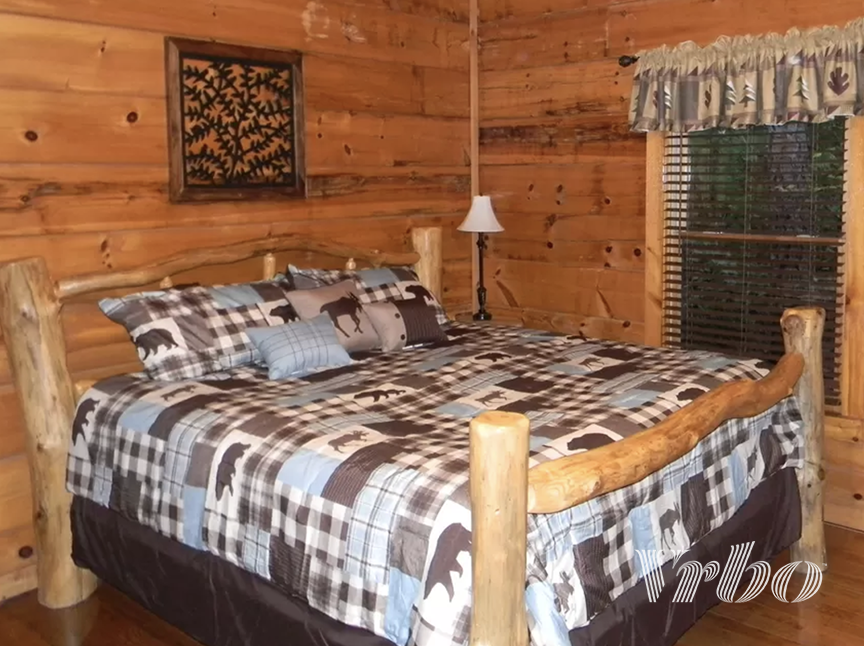 pigeon-forge-cabin-bedroom