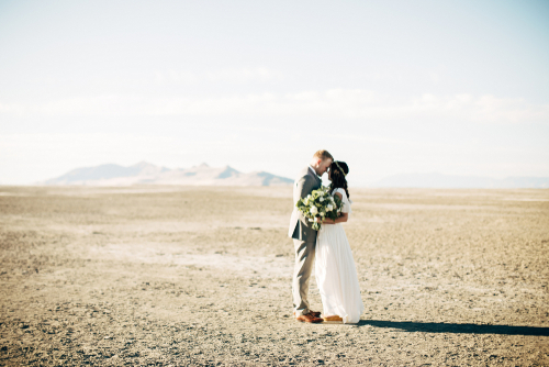 bride-groom-desert