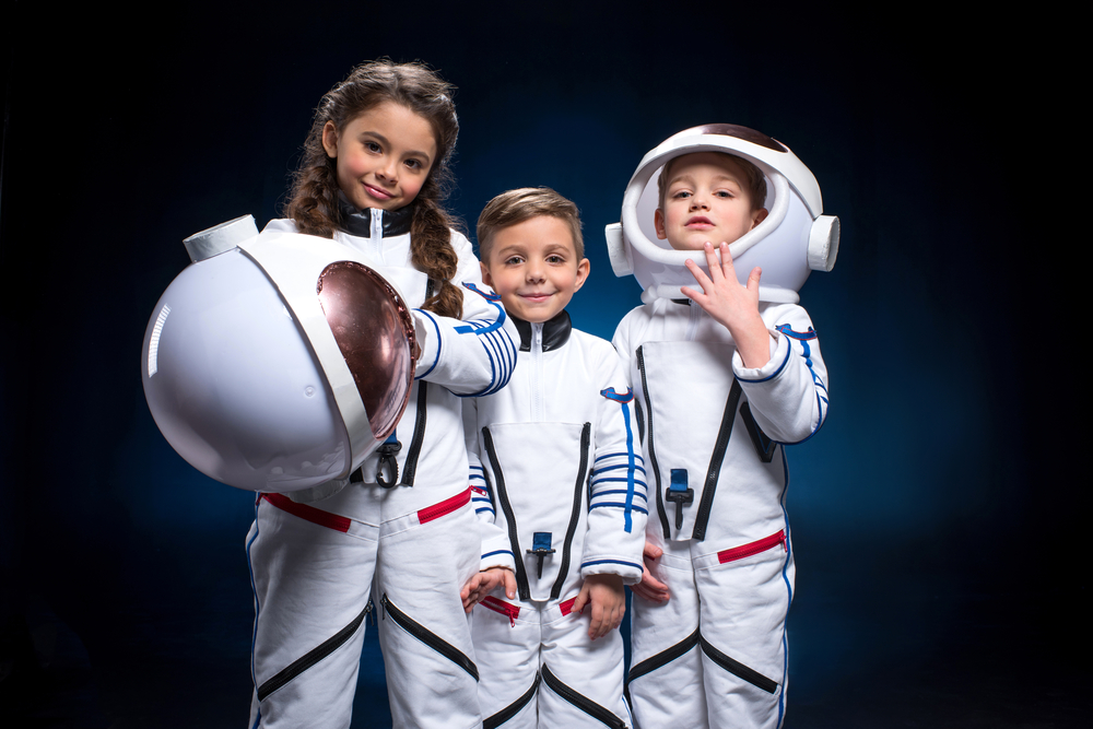 kids-dressed-as-astronauts