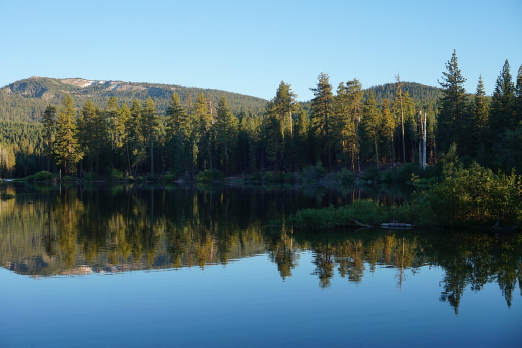 manzanita-lake-reflection