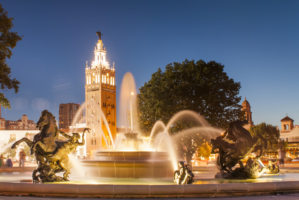 J.C.-Nichols-Memorial-Fountain-at-night