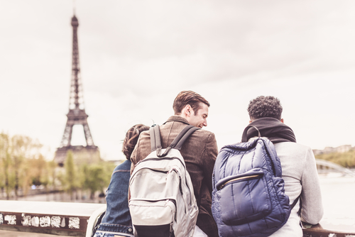 tourists-at-eiffel-tower