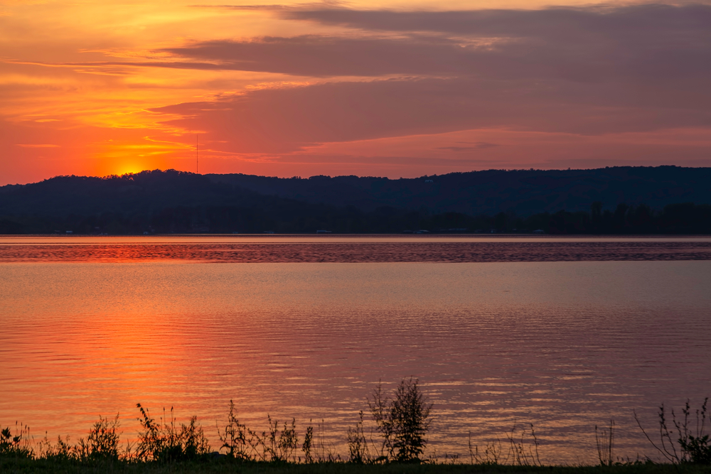 sunset-on-lake-guntersville