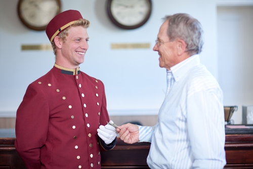 man-tipping-a-bellhop