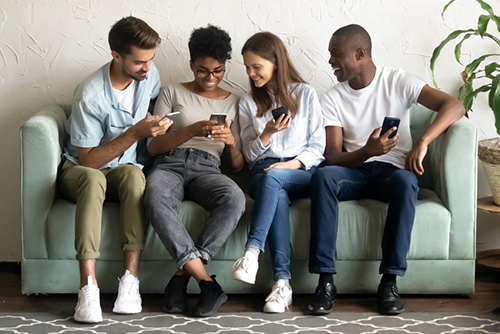 friends-smiling-at-phones