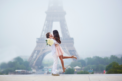 couple-in-paris