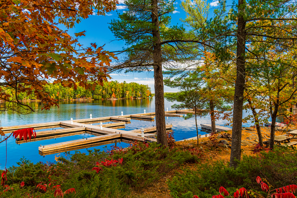 peterborough-ontario-docks-in-fall