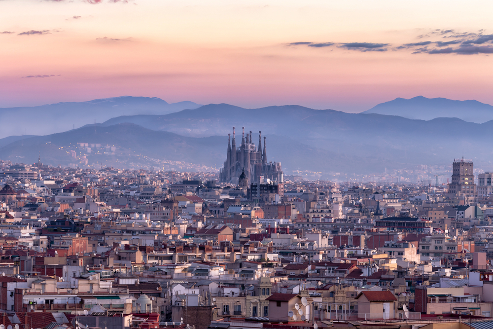 sagrada-familia-skyline-at-dusk