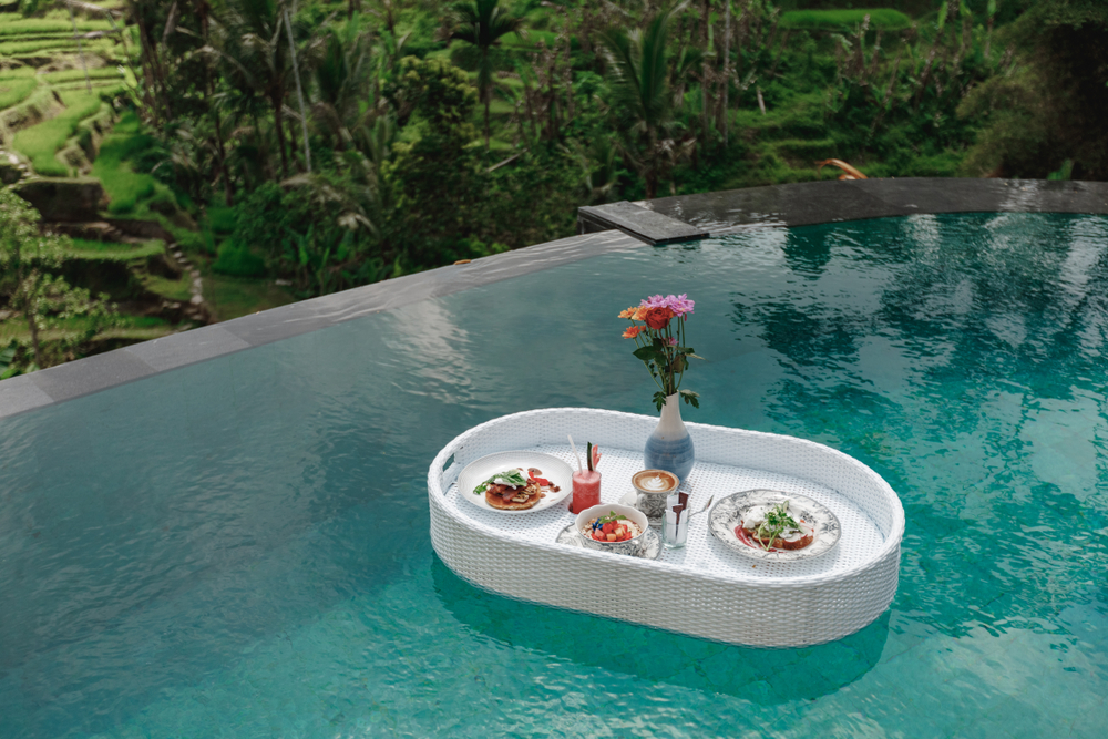 breakfast-in-a-pool-in-bali