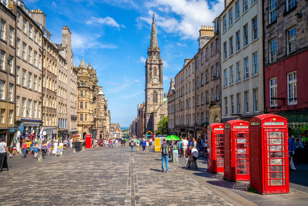 Street view of Royal Mile in Edinburgh on a blue sky day.