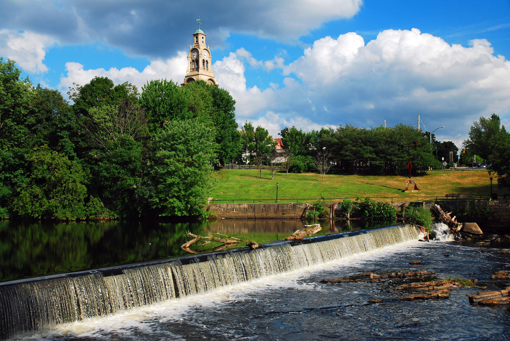 A small dam on the Blackstone River in Pawtucket, Rhode Island powered the first textile mills in the USA.